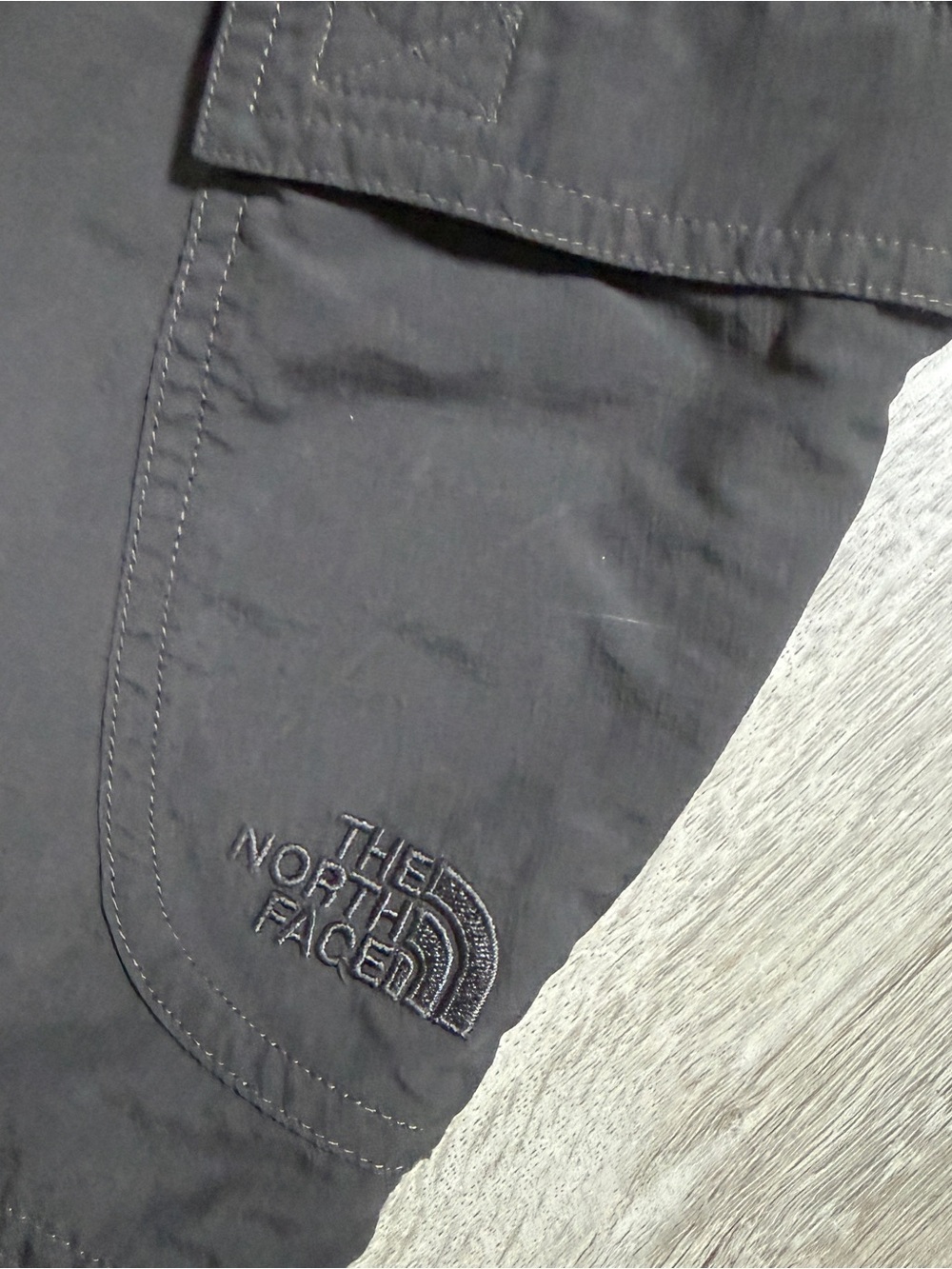 The North Face Cargo Hiking Shorts Charcoal Grey Size 34 Gorpcore - Picture 4 of 5